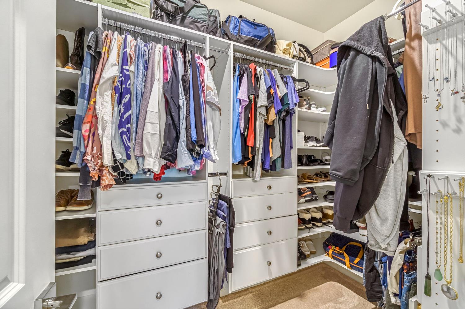 994 Groveland Ave W, Madera, CA 93636