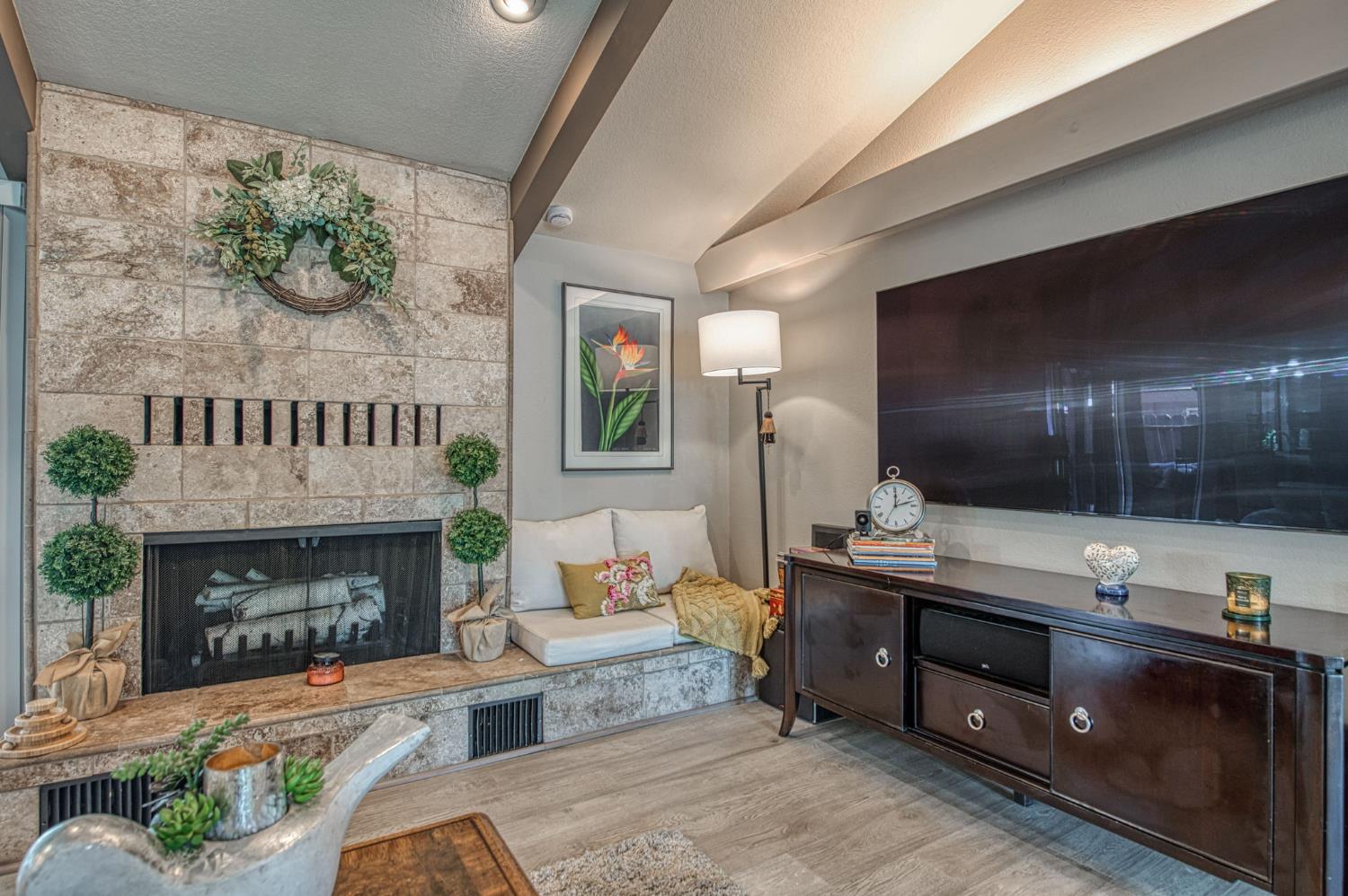 480 E Cole Ave, Fresno, CA 93720