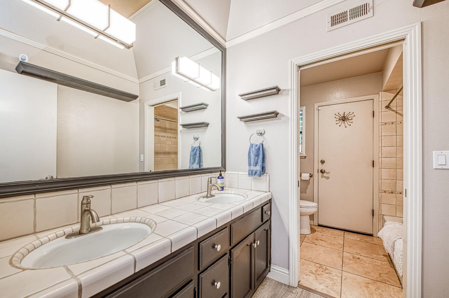 480 E Cole Ave, Fresno, CA 93720