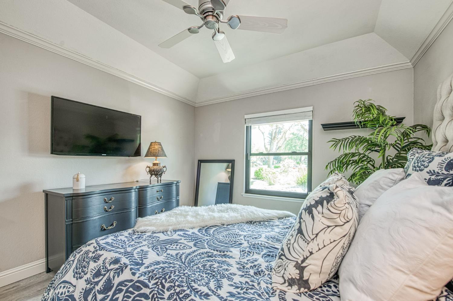 480 E Cole Ave, Fresno, CA 93720