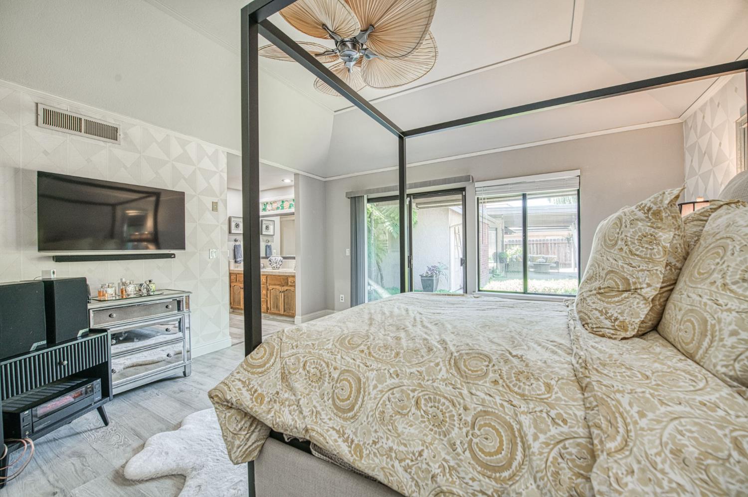 480 E Cole Ave, Fresno, CA 93720