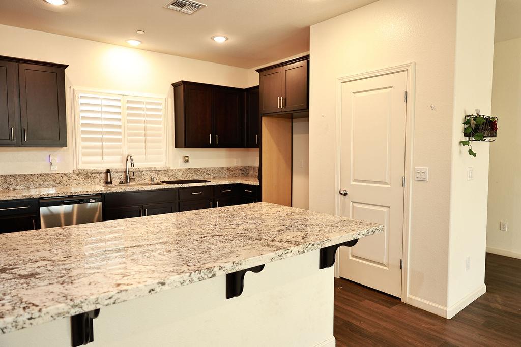 1382 Shoreline Dr, Madera, CA 93637