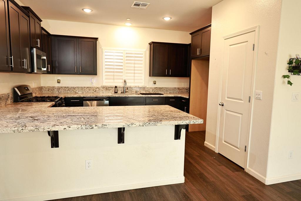 1382 Shoreline Dr, Madera, CA 93637