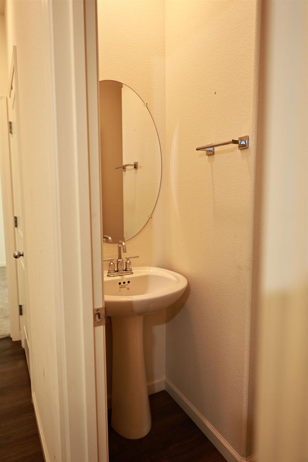 1382 Shoreline Dr, Madera, CA 93637