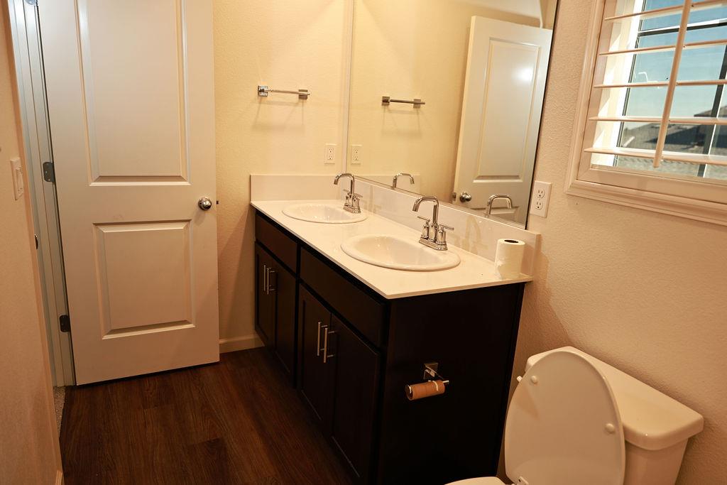 1382 Shoreline Dr, Madera, CA 93637