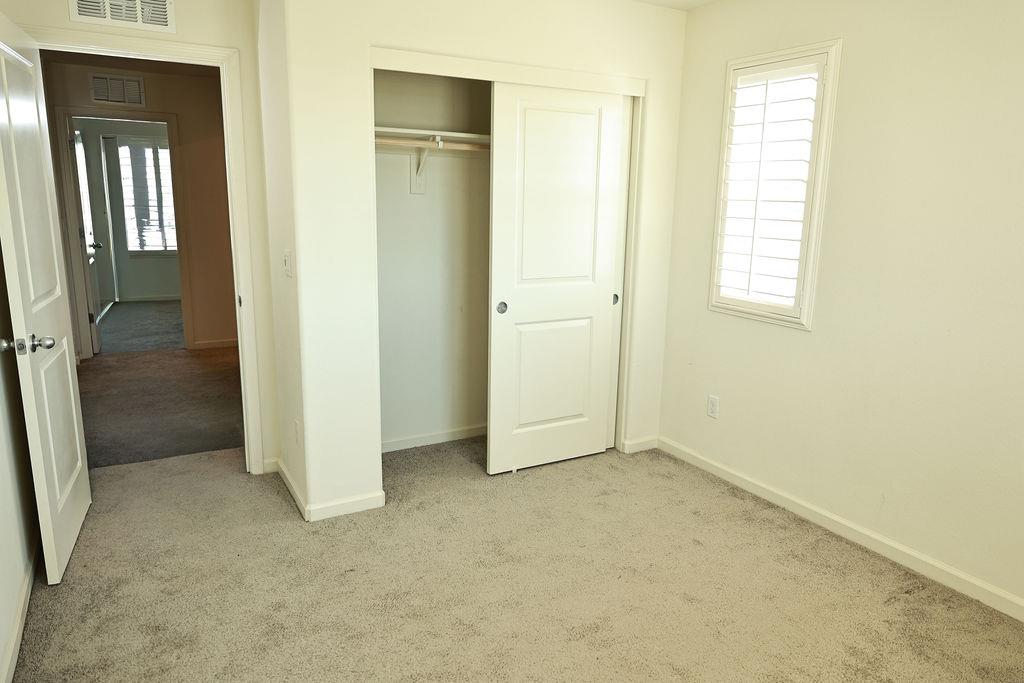 1382 Shoreline Dr, Madera, CA 93637