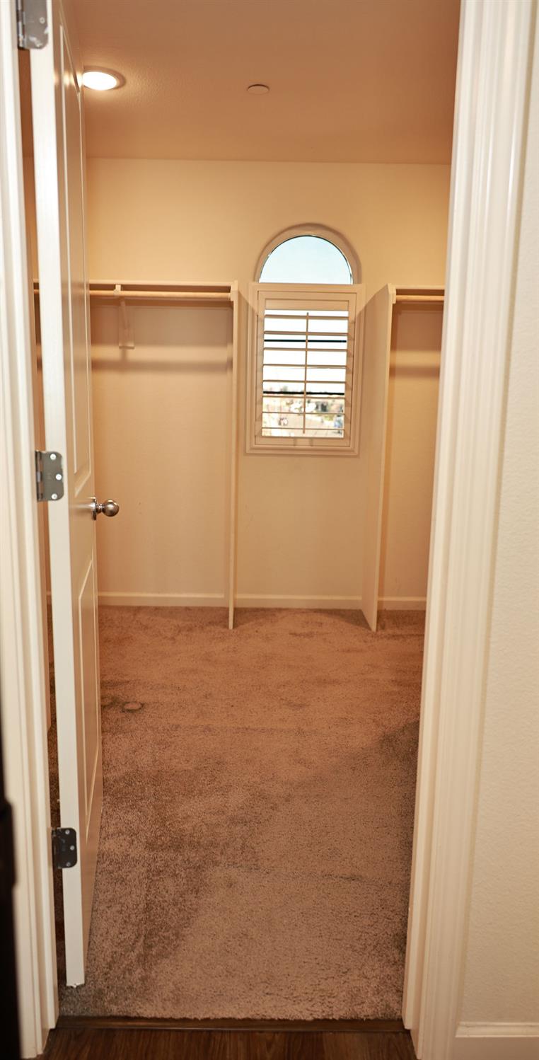 1382 Shoreline Dr, Madera, CA 93637