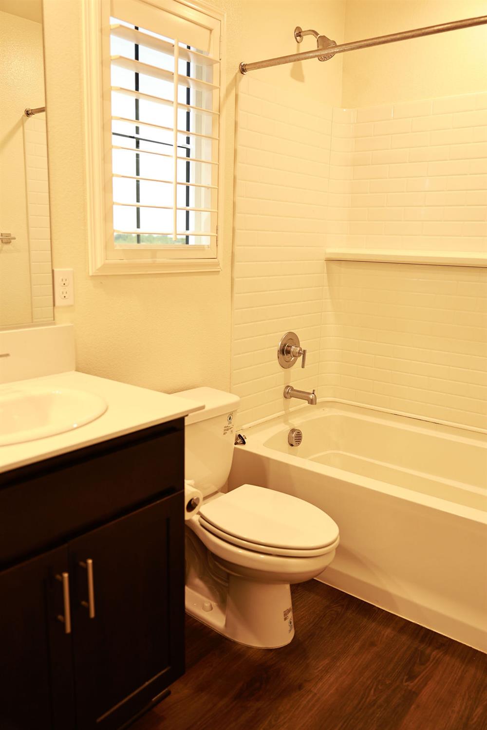 1382 Shoreline Dr, Madera, CA 93637