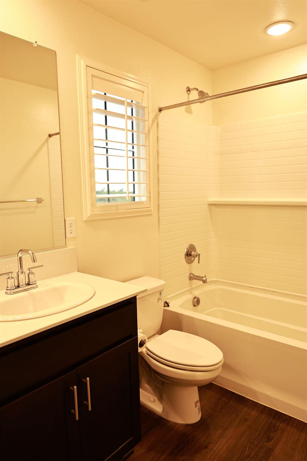 1382 Shoreline Dr, Madera, CA 93637