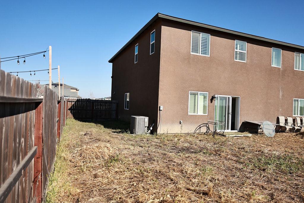 1382 Shoreline Dr, Madera, CA 93637