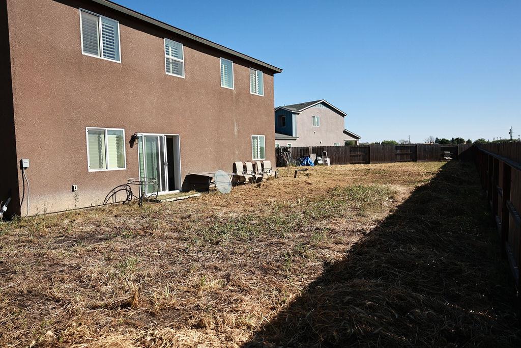 1382 Shoreline Dr, Madera, CA 93637