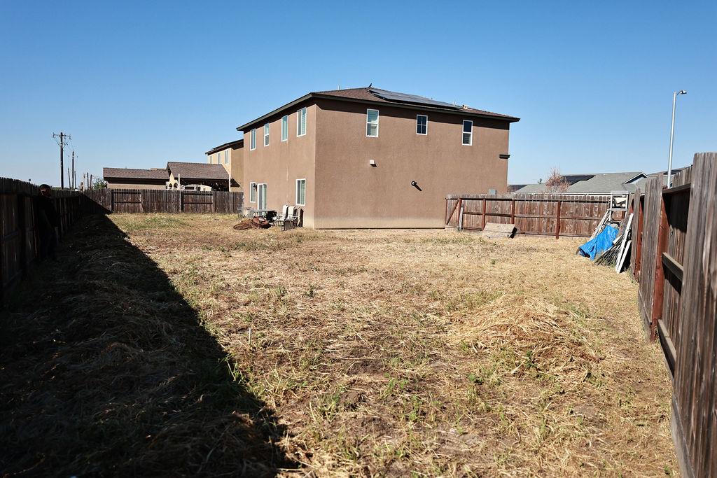 1382 Shoreline Dr, Madera, CA 93637