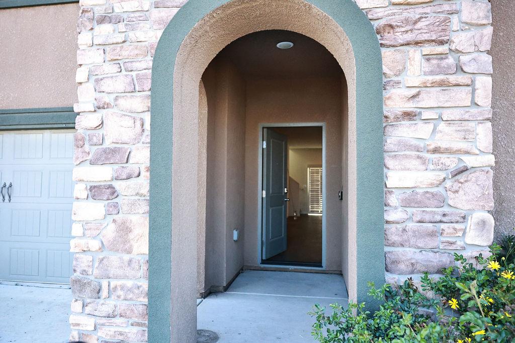 1382 Shoreline Dr, Madera, CA 93637