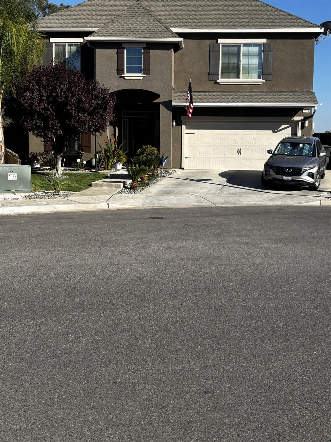 1614 N Barcus Ave, Fresno, CA 93722