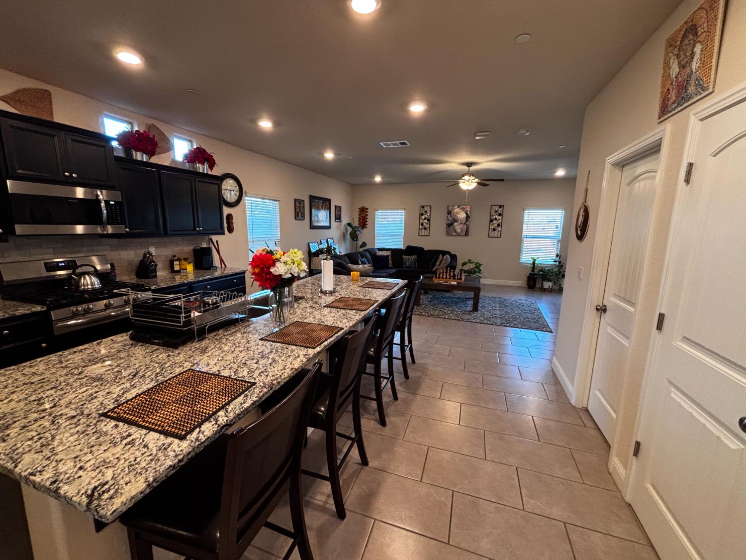 1614 N Barcus Ave, Fresno, CA 93722