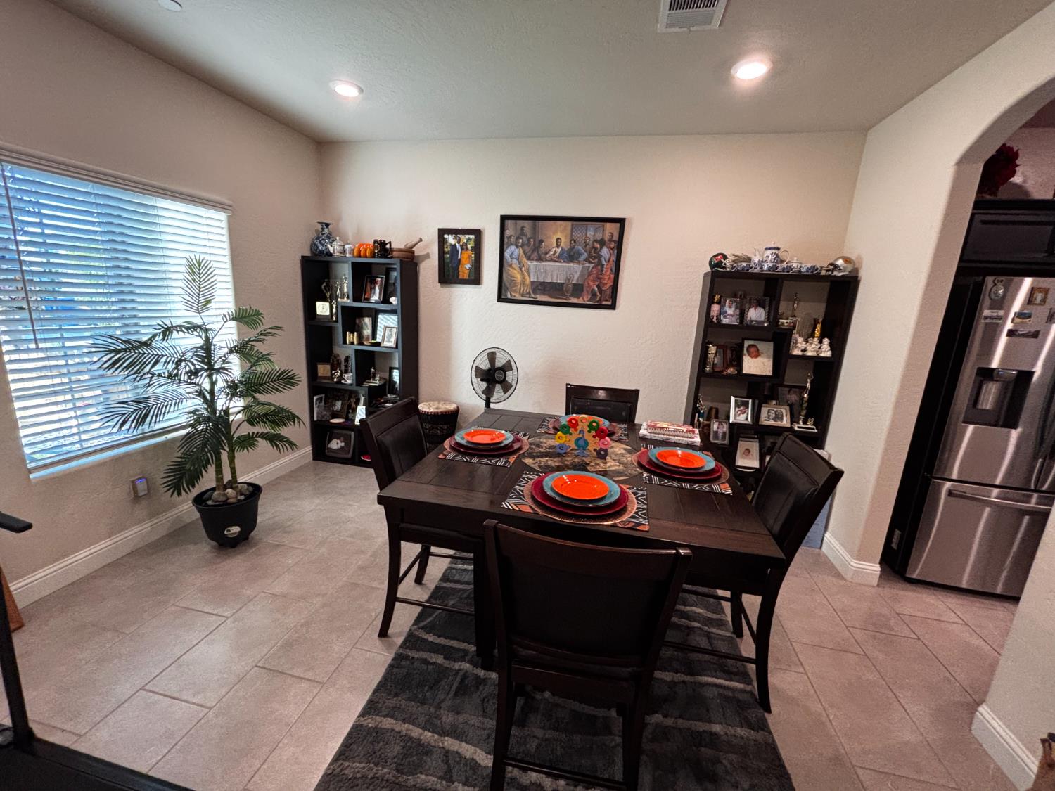 1614 N Barcus Ave, Fresno, CA 93722