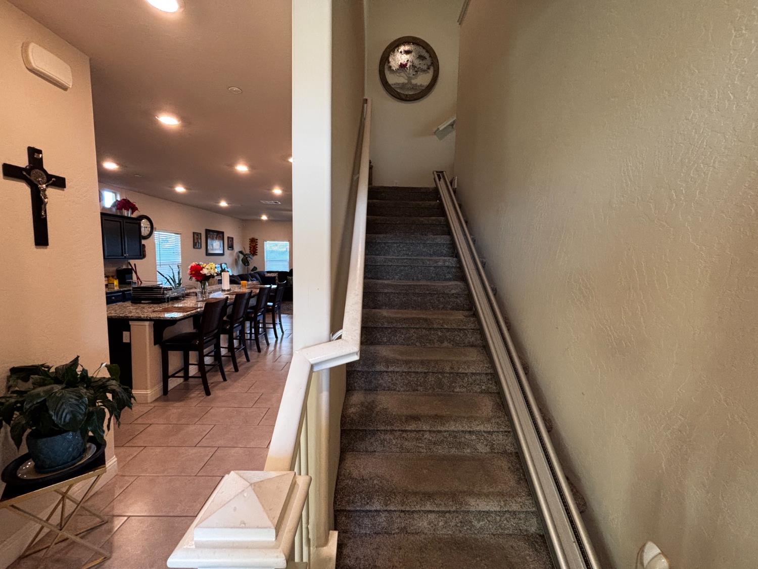 1614 N Barcus Ave, Fresno, CA 93722