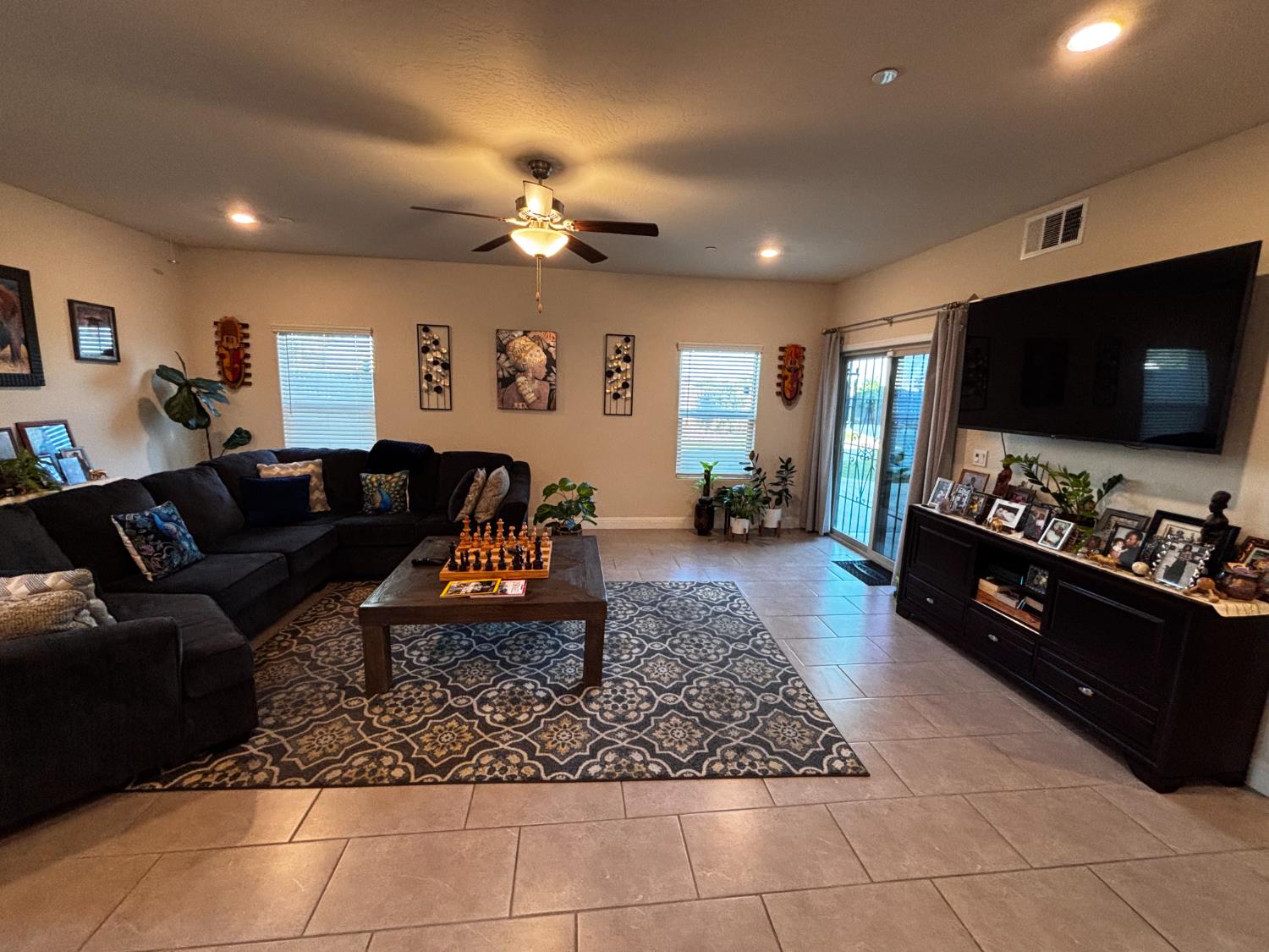 1614 N Barcus Ave, Fresno, CA 93722