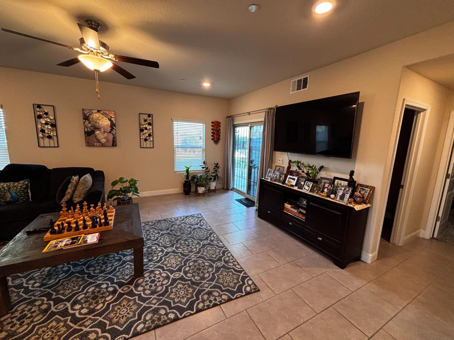 1614 N Barcus Ave, Fresno, CA 93722