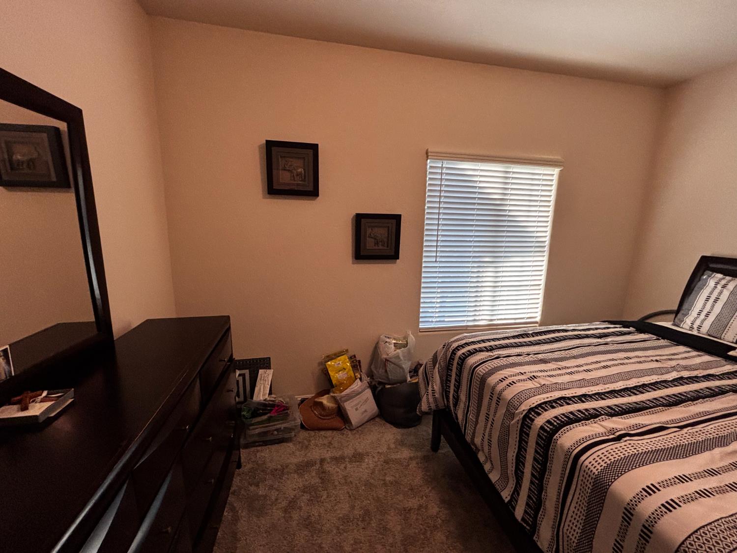 1614 N Barcus Ave, Fresno, CA 93722