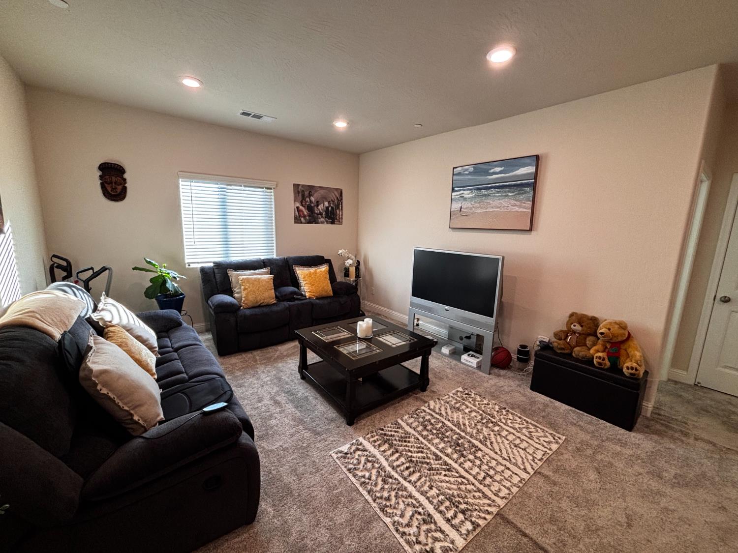 1614 N Barcus Ave, Fresno, CA 93722