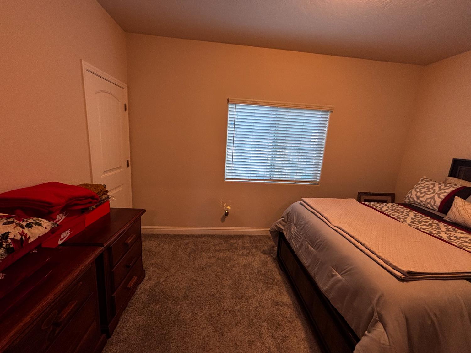 1614 N Barcus Ave, Fresno, CA 93722