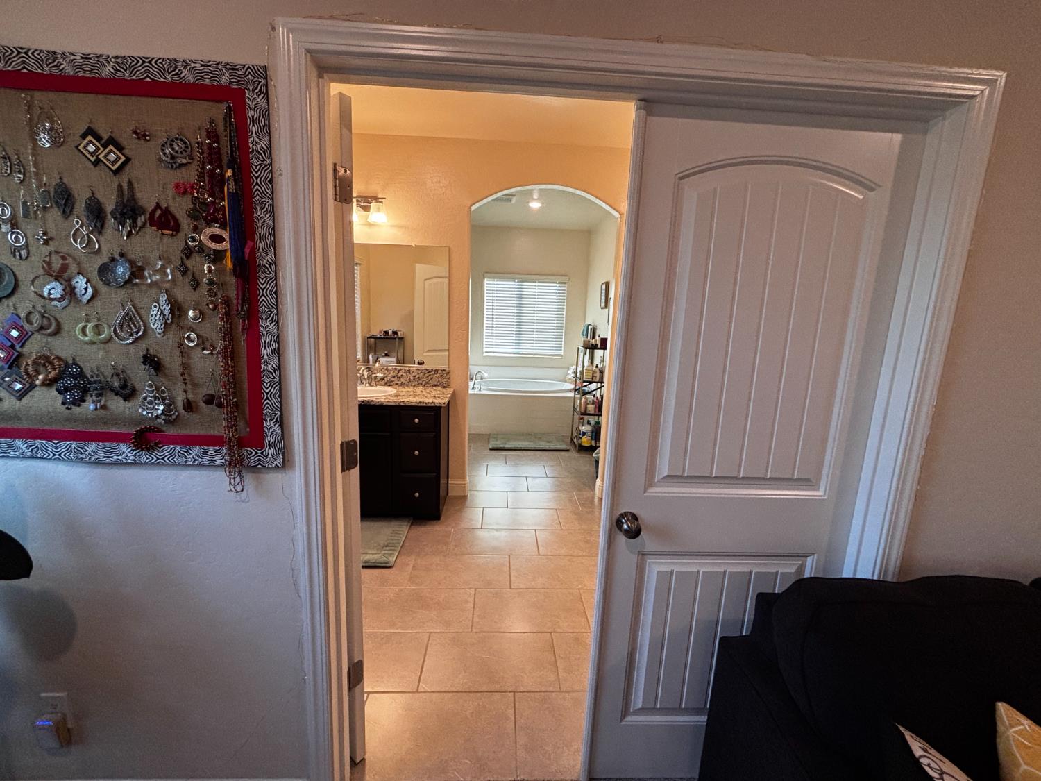 1614 N Barcus Ave, Fresno, CA 93722