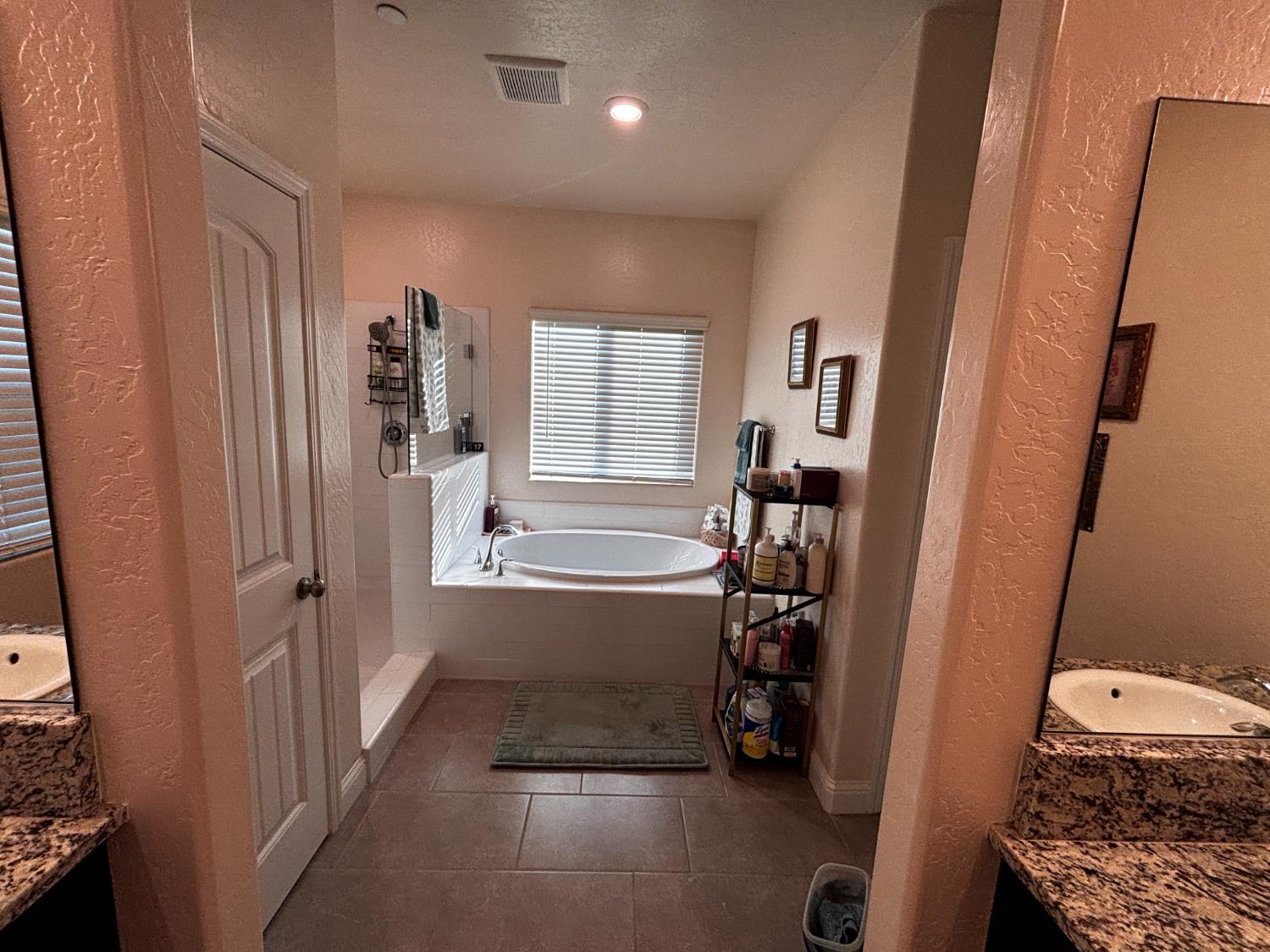 1614 N Barcus Ave, Fresno, CA 93722