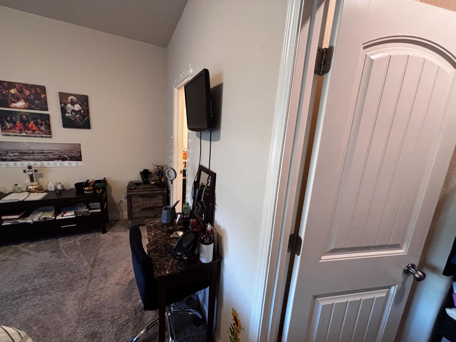 1614 N Barcus Ave, Fresno, CA 93722