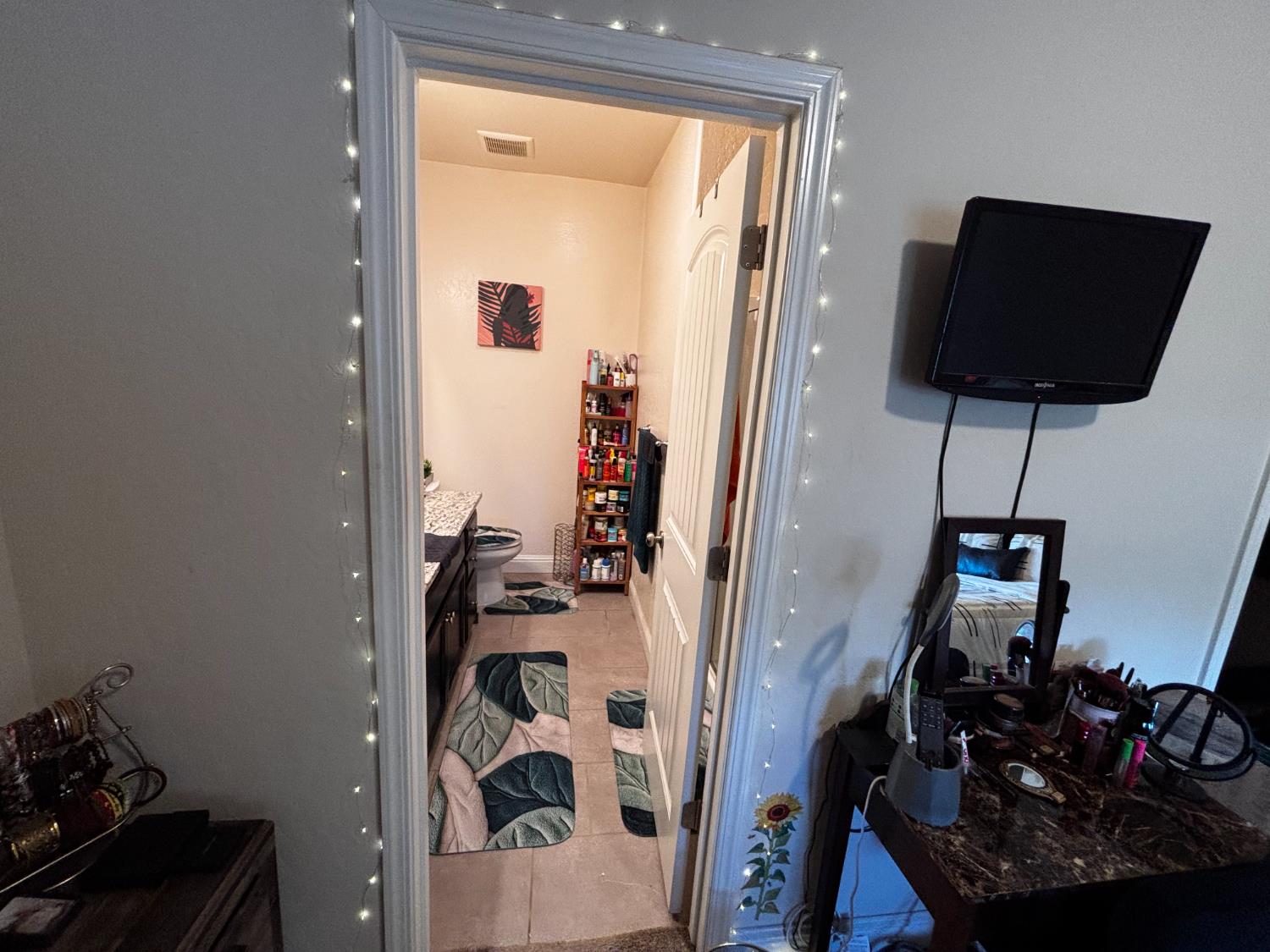 1614 N Barcus Ave, Fresno, CA 93722