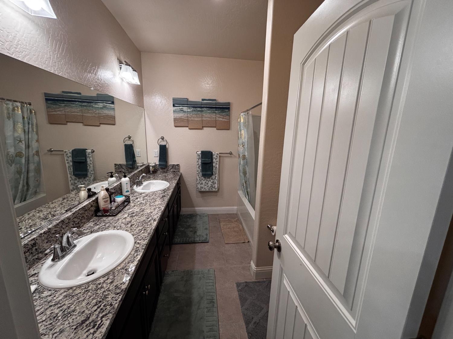 1614 N Barcus Ave, Fresno, CA 93722