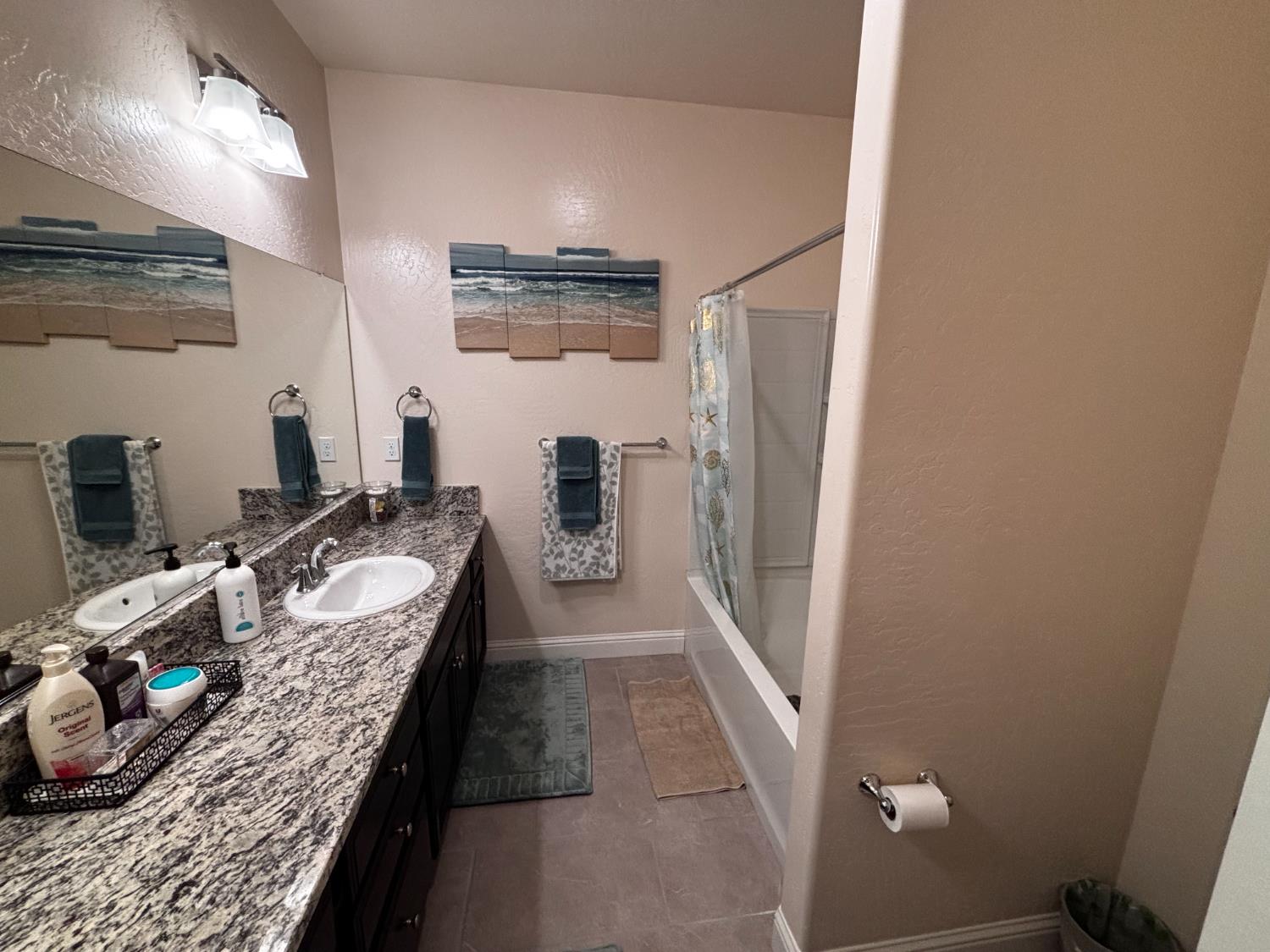 1614 N Barcus Ave, Fresno, CA 93722