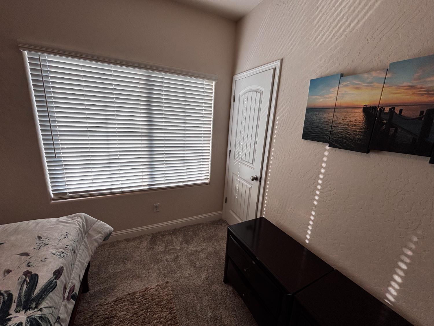 1614 N Barcus Ave, Fresno, CA 93722