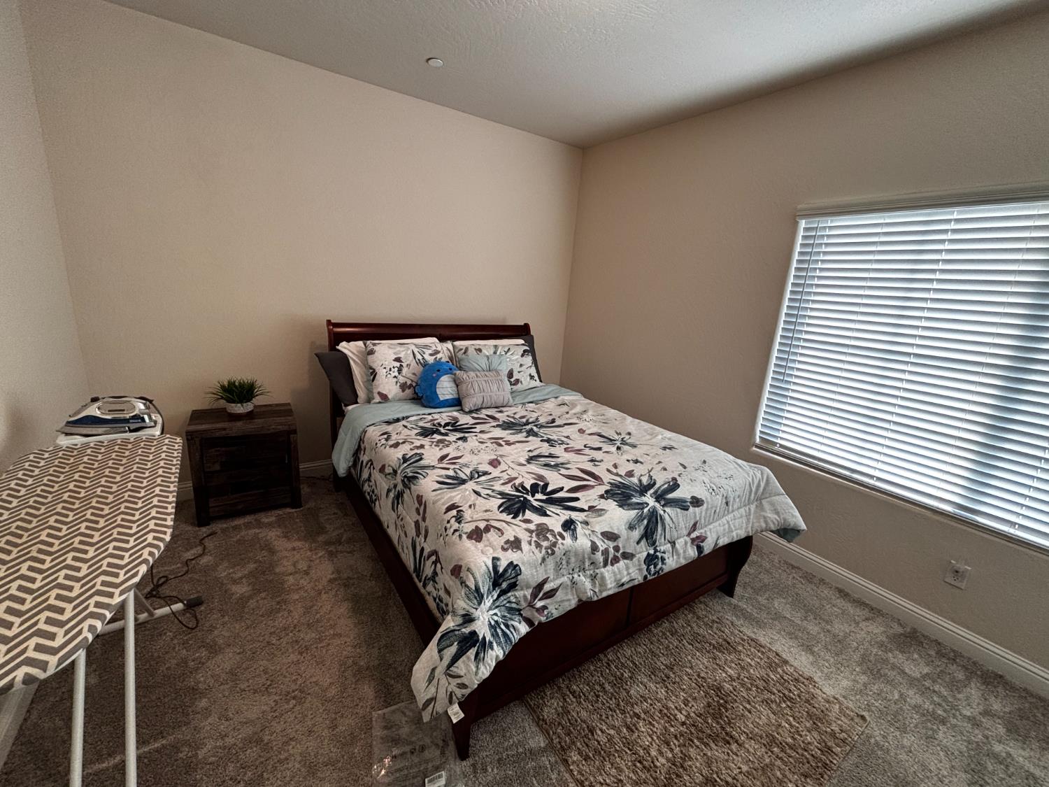 1614 N Barcus Ave, Fresno, CA 93722