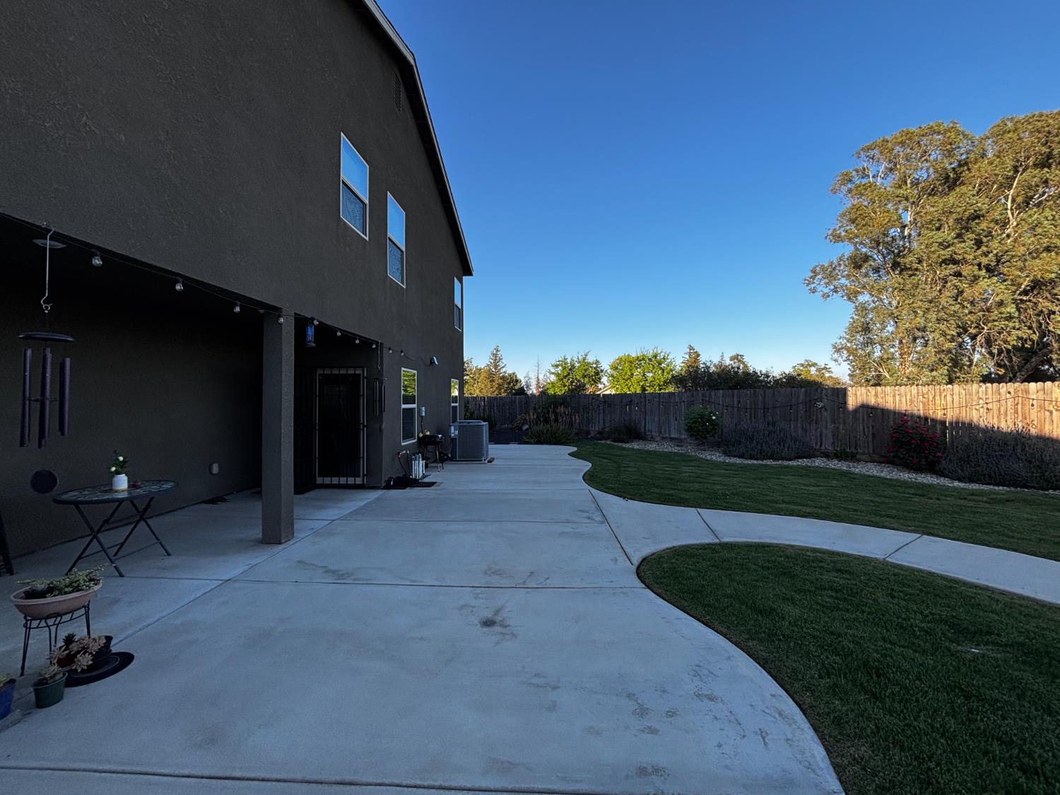 1614 N Barcus Ave, Fresno, CA 93722