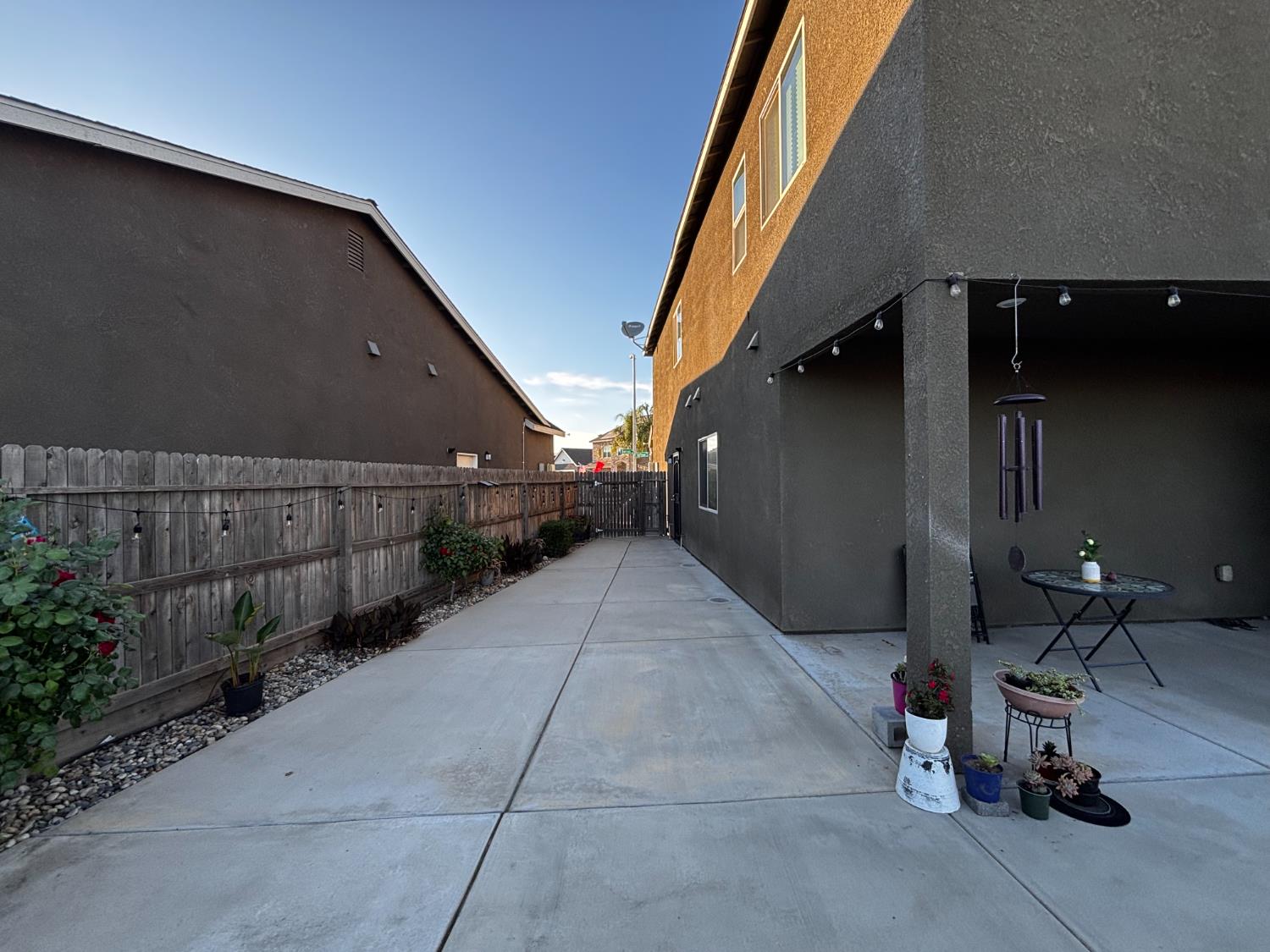 1614 N Barcus Ave, Fresno, CA 93722