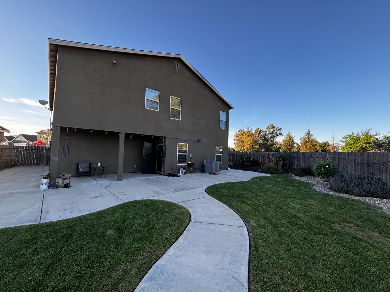 1614 N Barcus Ave, Fresno, CA 93722