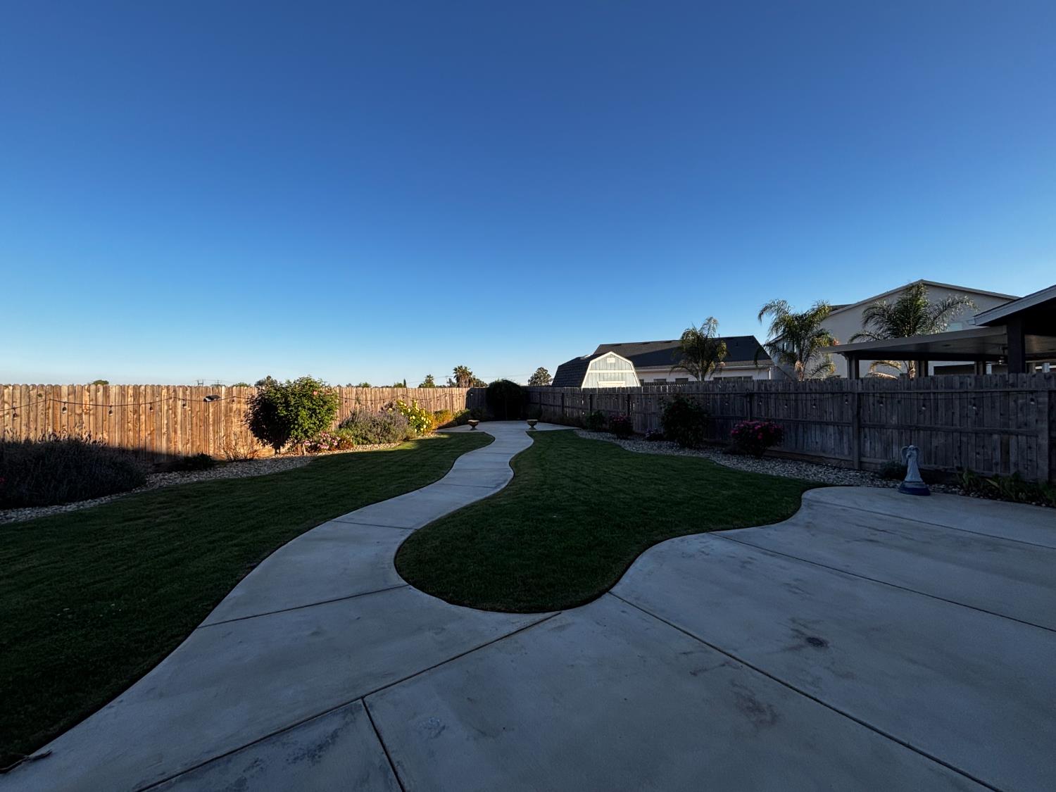 1614 N Barcus Ave, Fresno, CA 93722