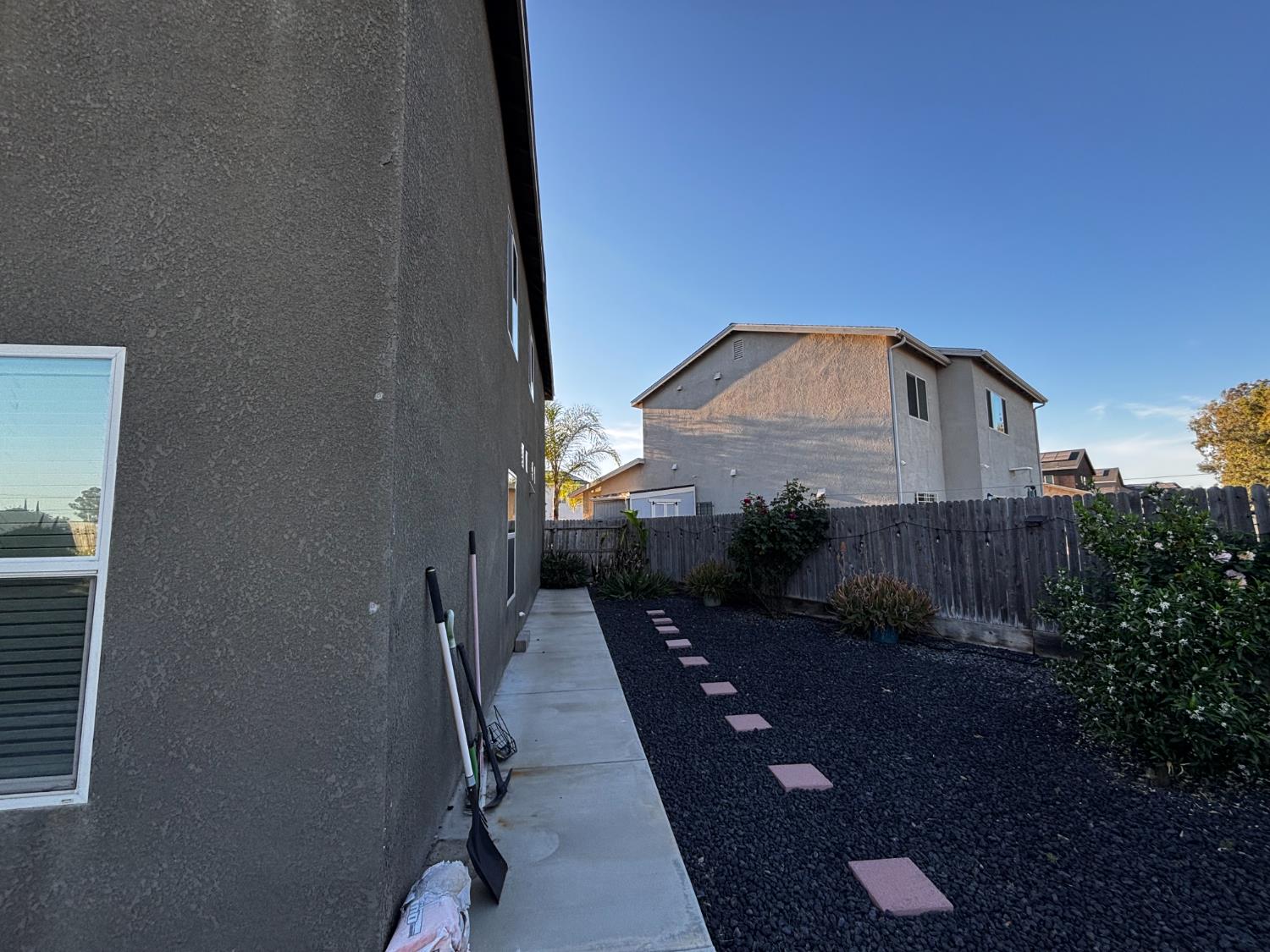 1614 N Barcus Ave, Fresno, CA 93722