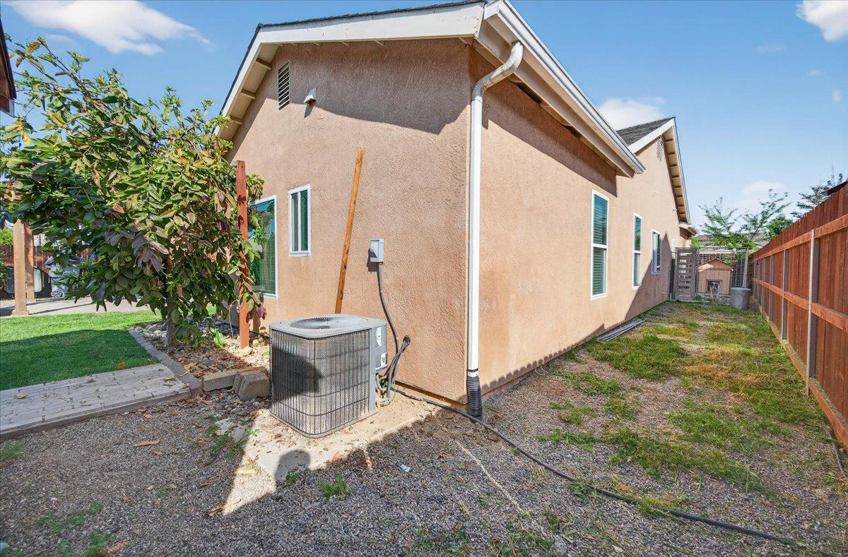 6623 E Alta Ave, Fresno, CA 93727