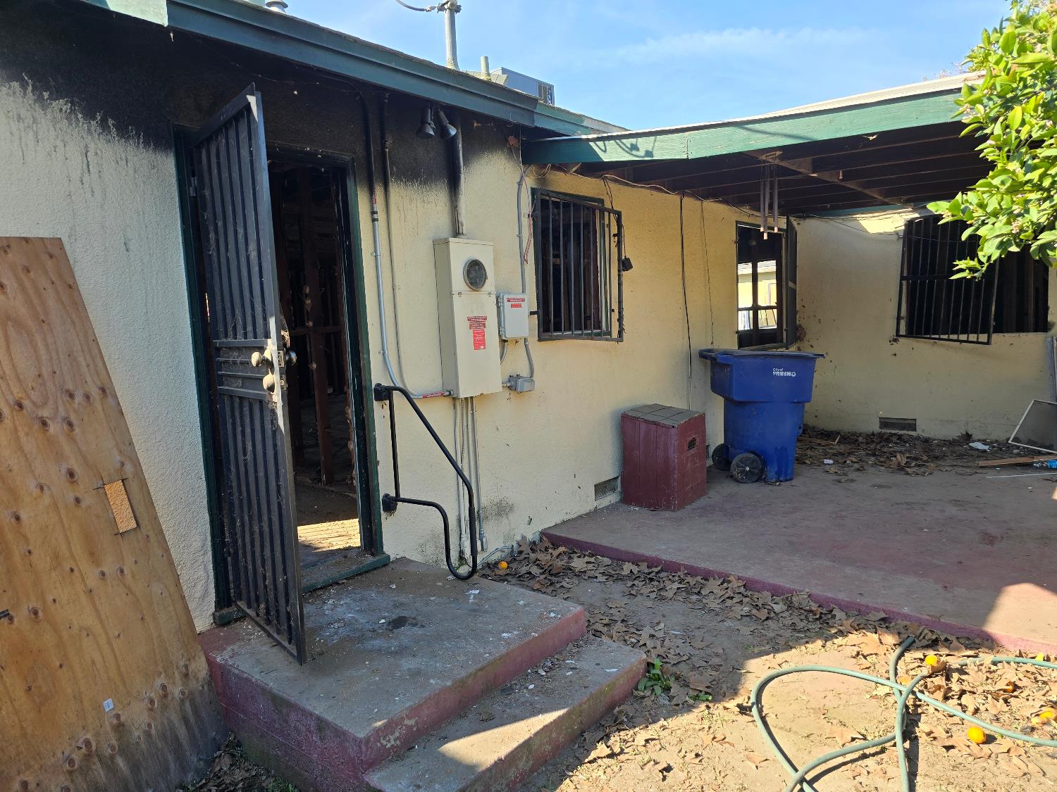 23 E Strother Ave, Fresno, CA 93706