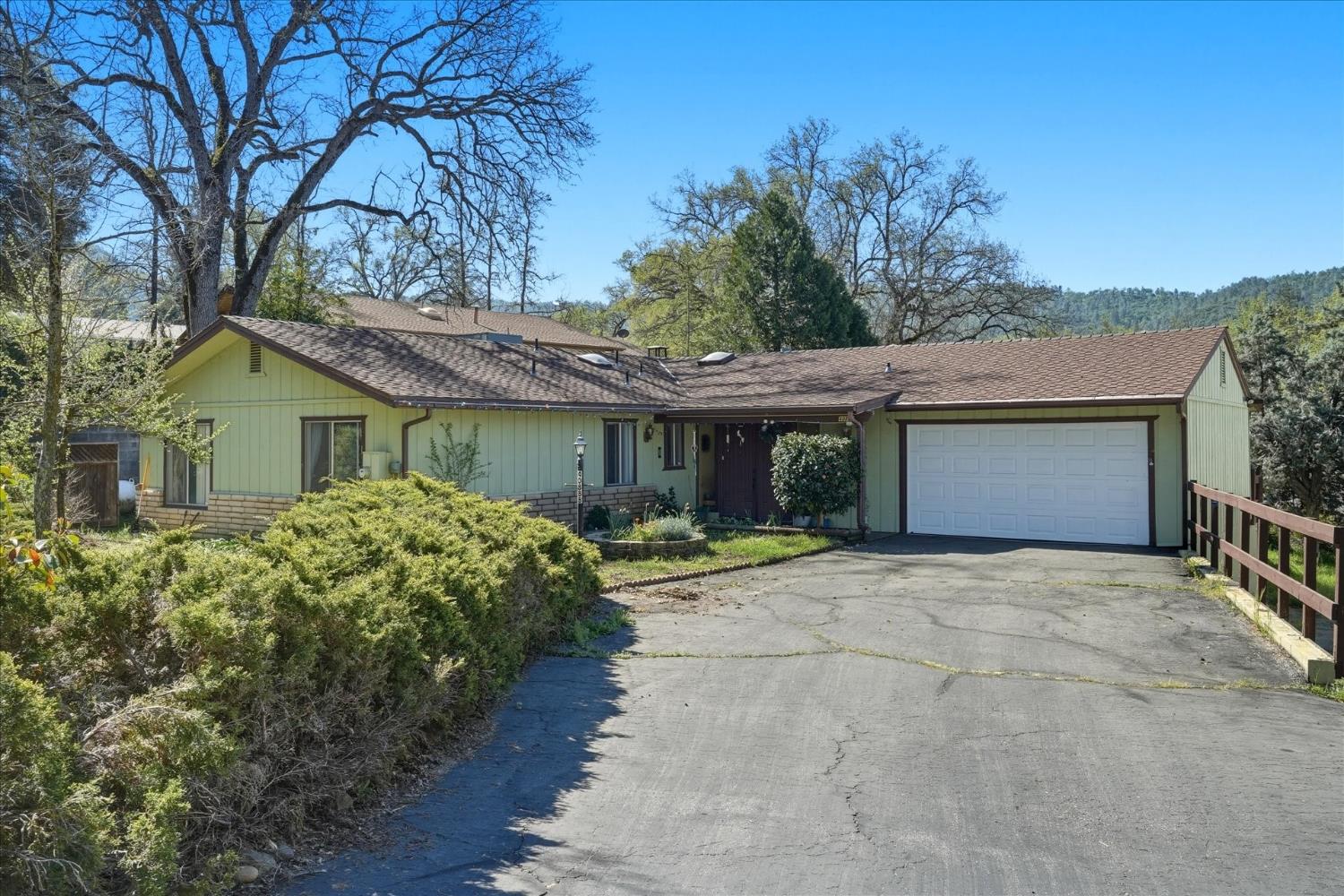 40888 Goldside Dr, Oakhurst, CA 93644