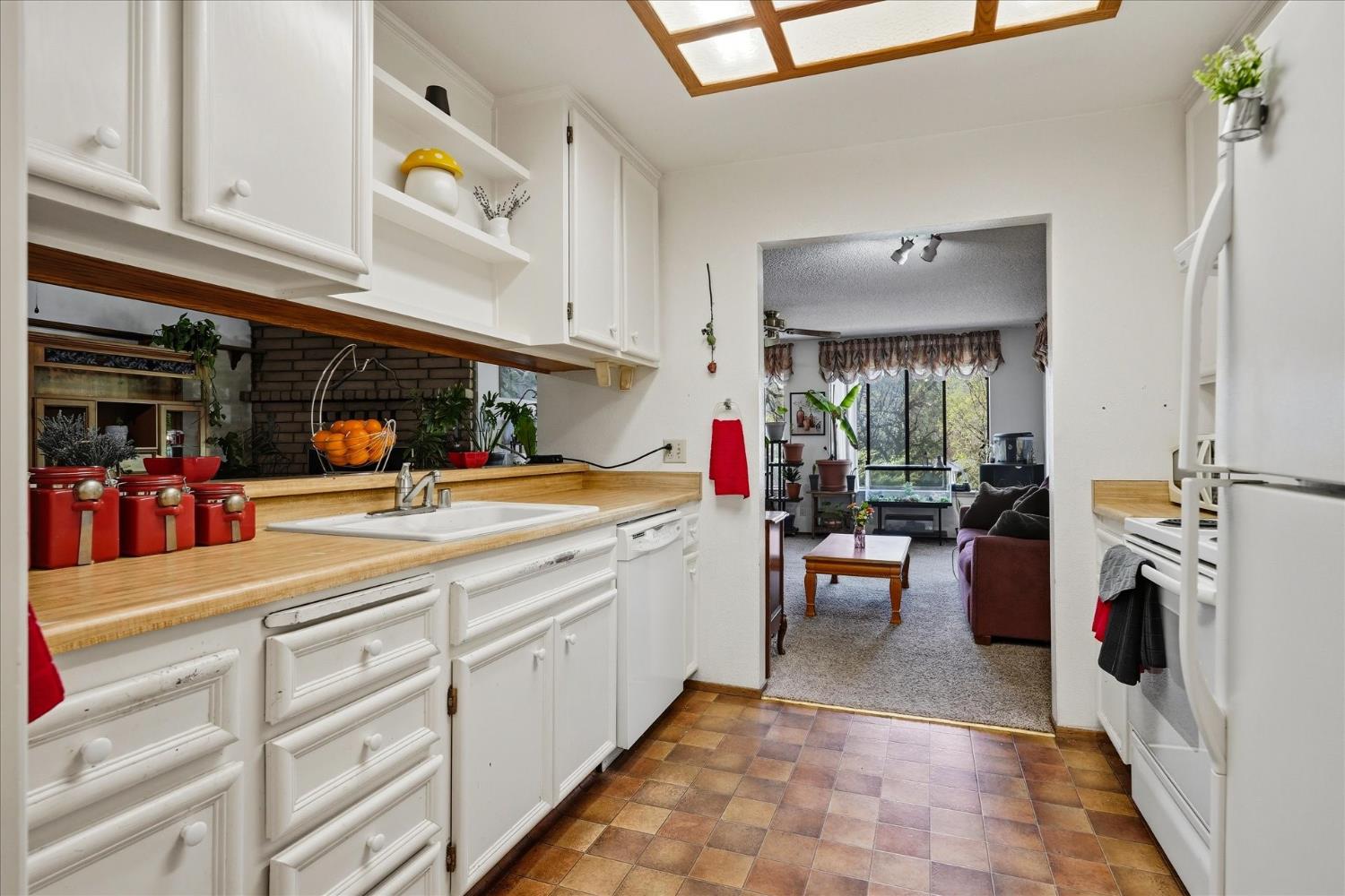 40888 Goldside Dr, Oakhurst, CA 93644