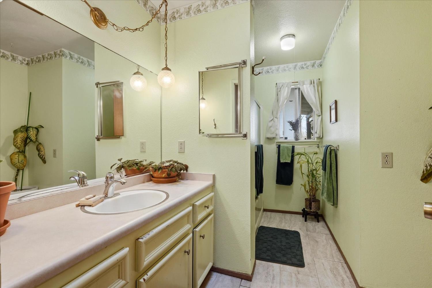 40888 Goldside Dr, Oakhurst, CA 93644