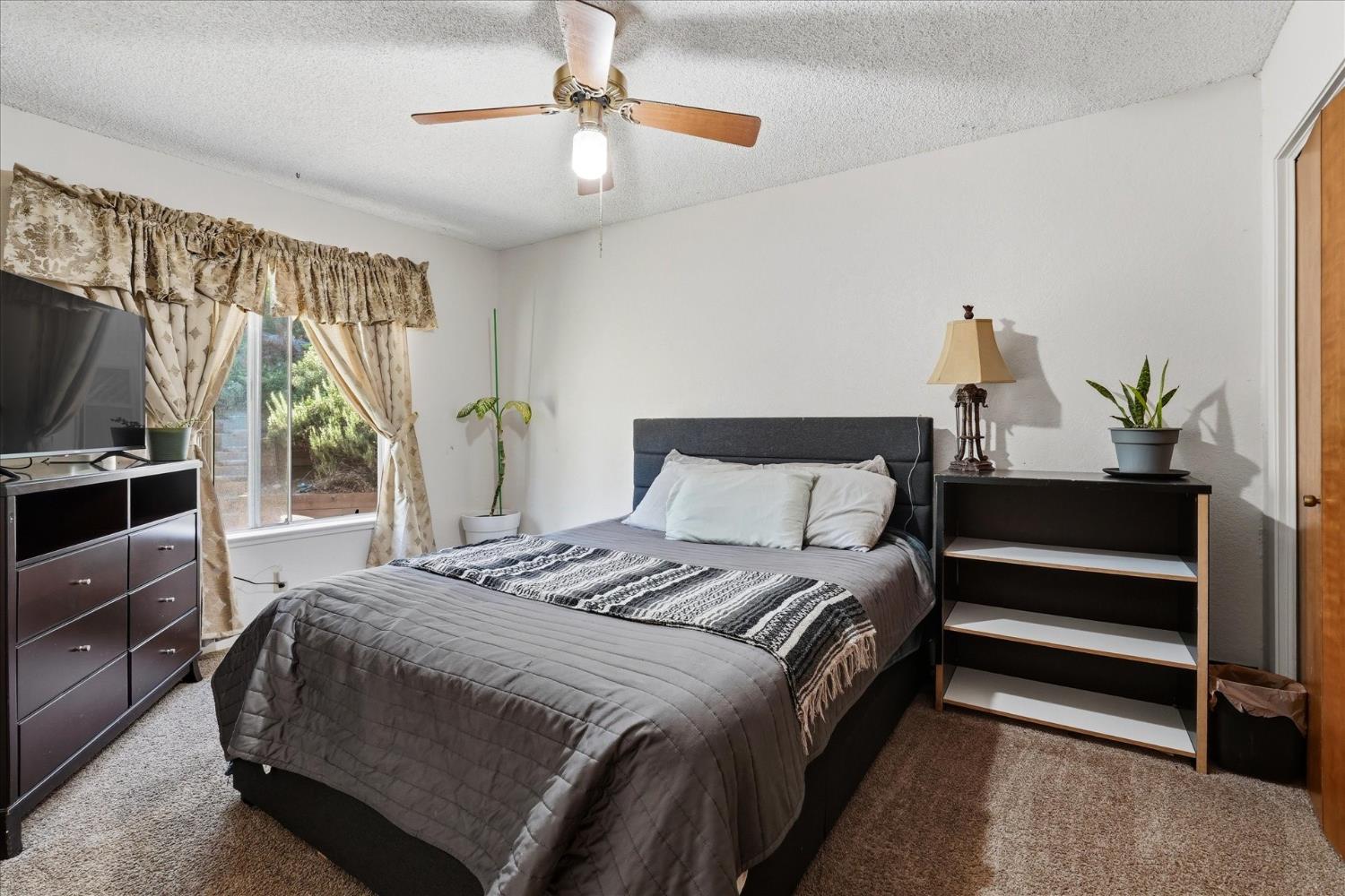 40888 Goldside Dr, Oakhurst, CA 93644