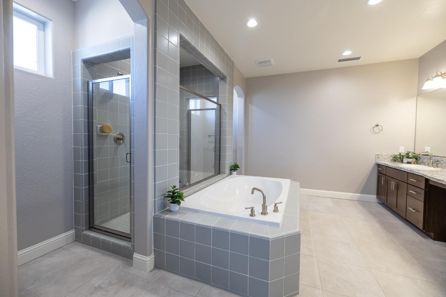 4103 Keats Ave, Clovis, CA 93619