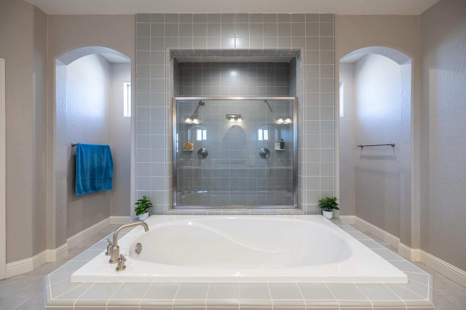 4103 Keats Ave, Clovis, CA 93619