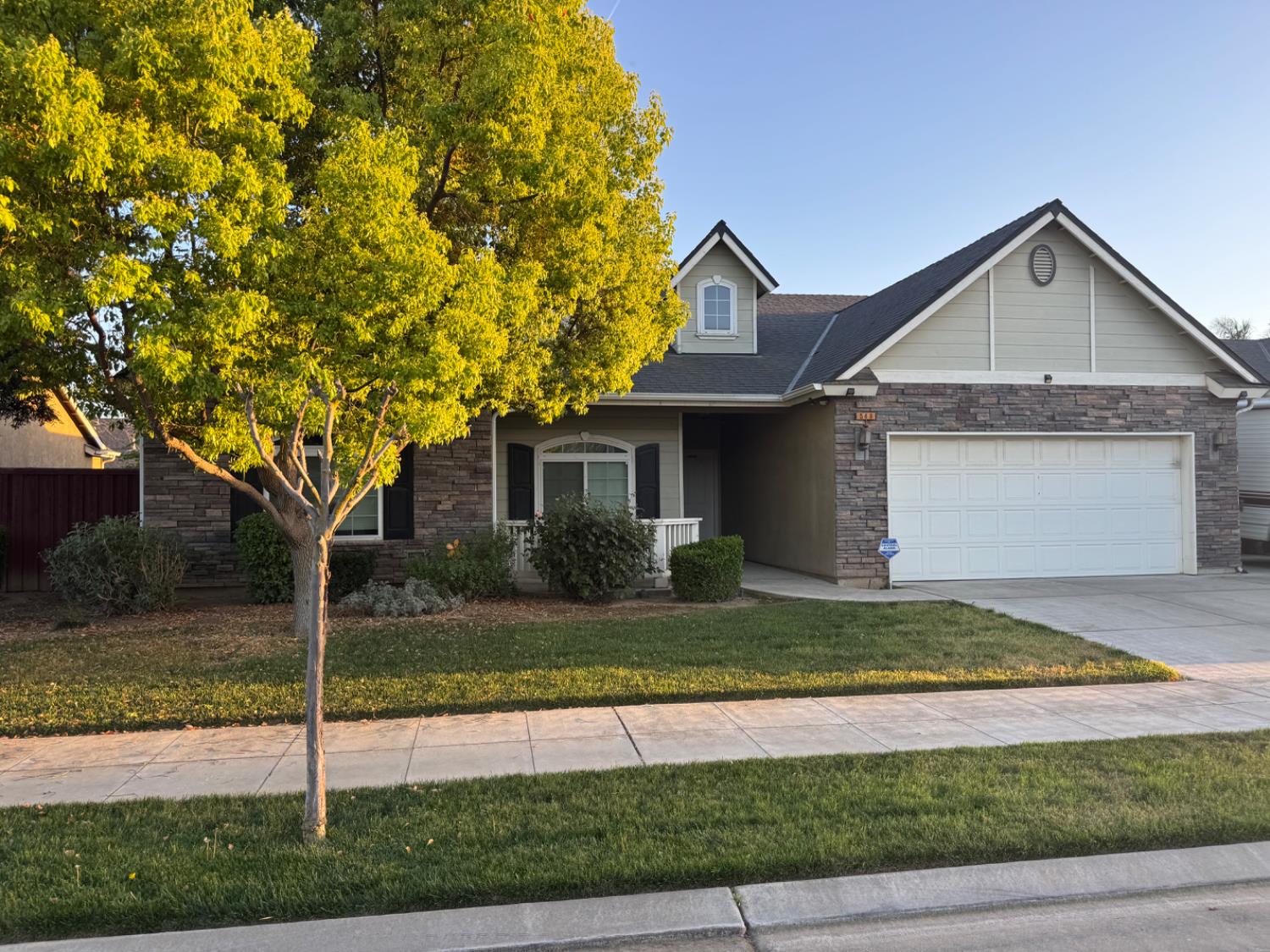 548 W Serena Ave, Clovis, CA 93619
