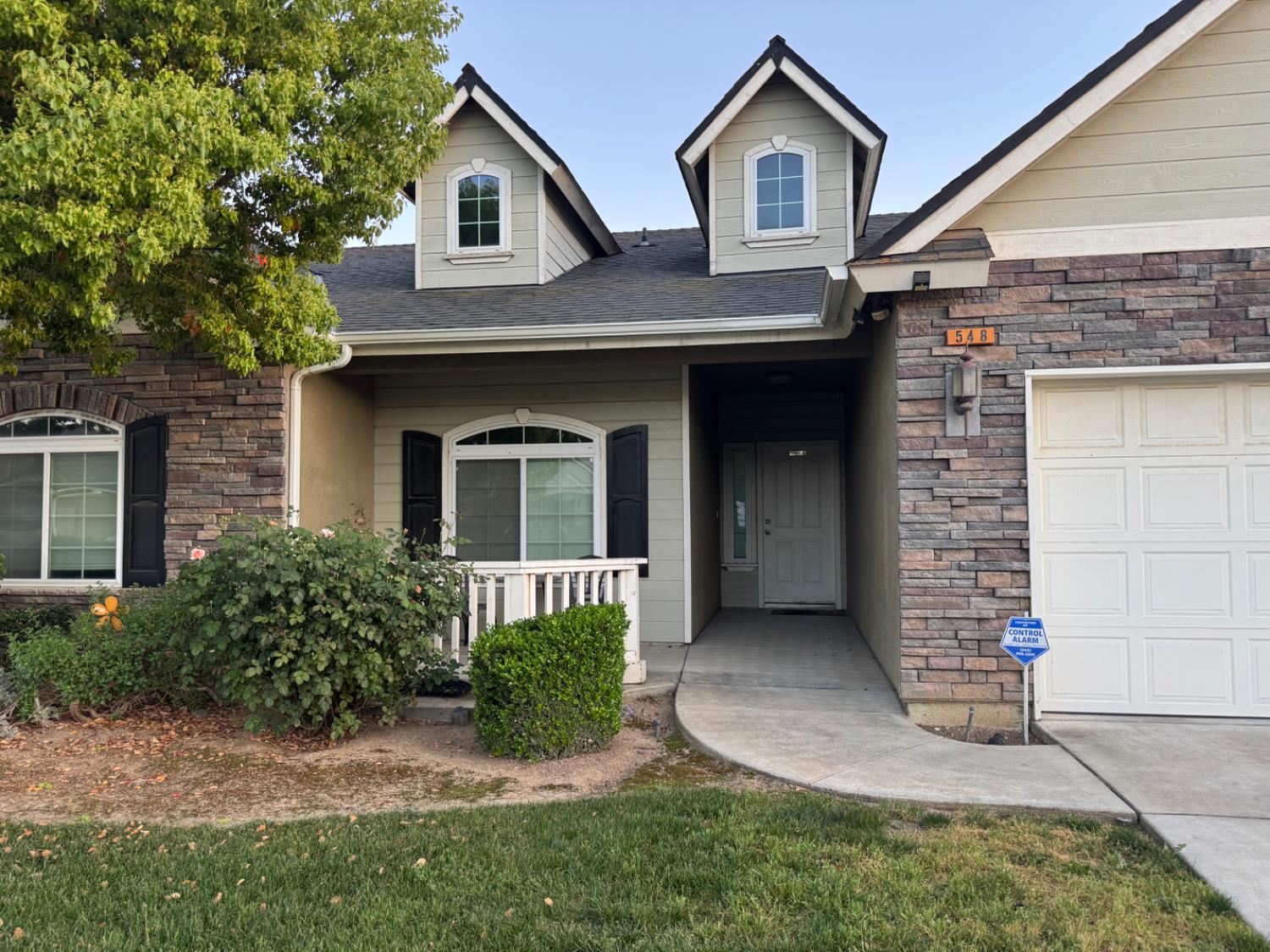 548 W Serena Ave, Clovis, CA 93619