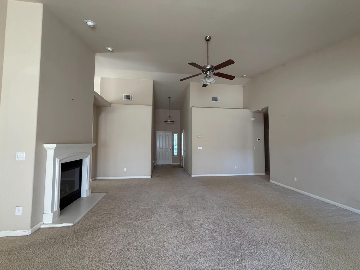 548 W Serena Ave, Clovis, CA 93619